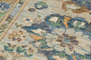 Hand knotted transitional rug